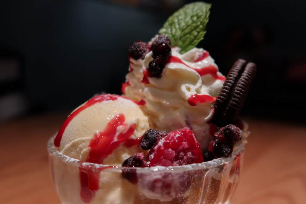 九州純冰 おいしい氷屋 野莓香草冰淇淋聖代 近照