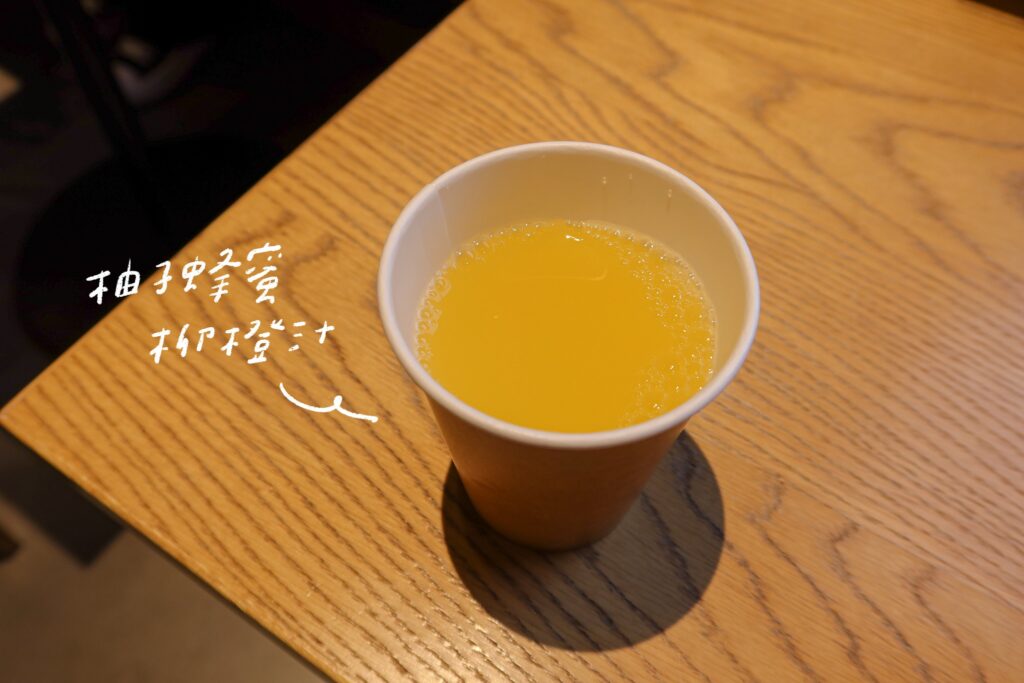 OMO5 東京大塚 by 星野集團 東京大塚住宿推薦 OMO cafe 早餐 飲料：柚子蜂蜜柳橙汁