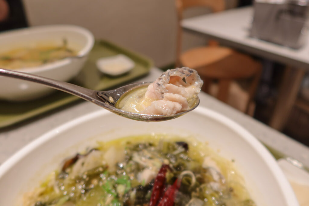 湯湯酸菜魚製所 延吉街美食 東區美食 經典酸菜魚 烏體魚片
