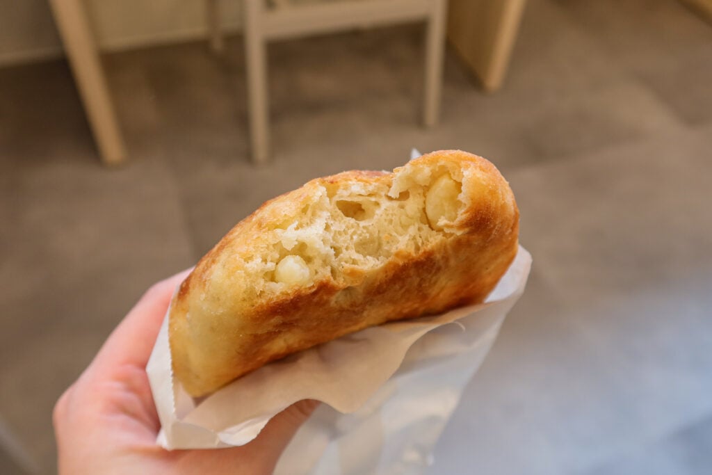 Comme Chinois 咬一口的馬鈴薯麵包