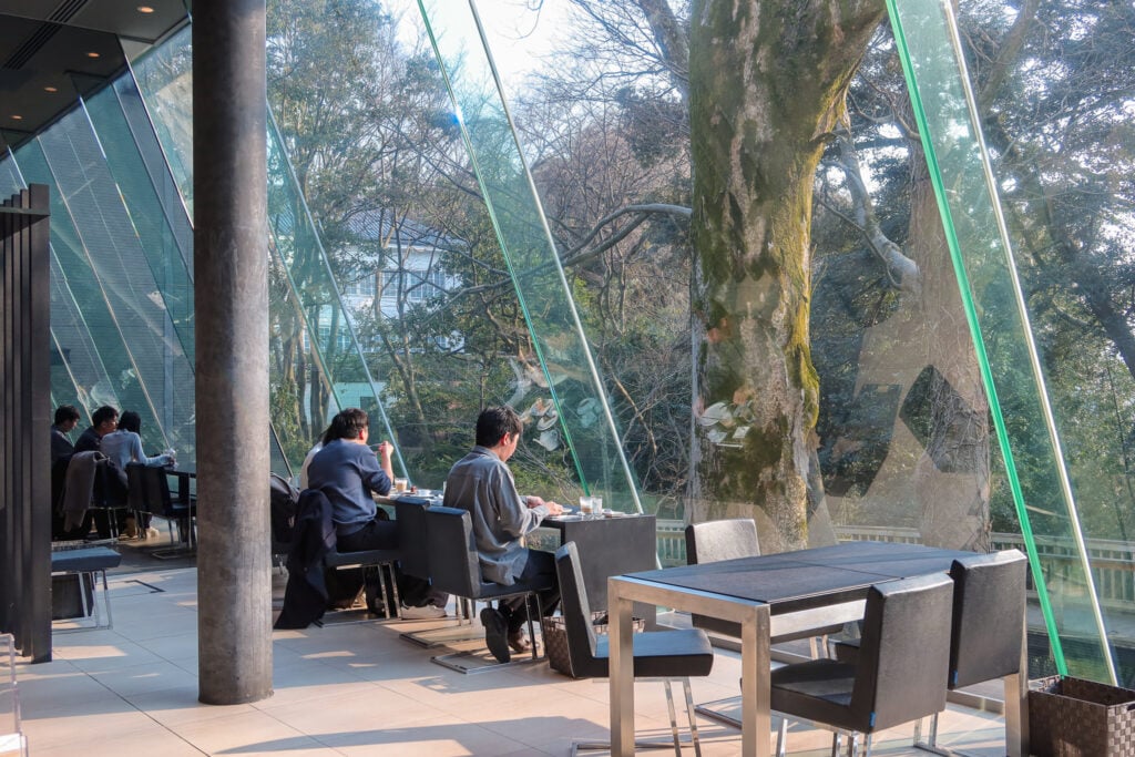 Le Musee de H 金澤店 內用環境非常漂亮，大片玻璃窗景