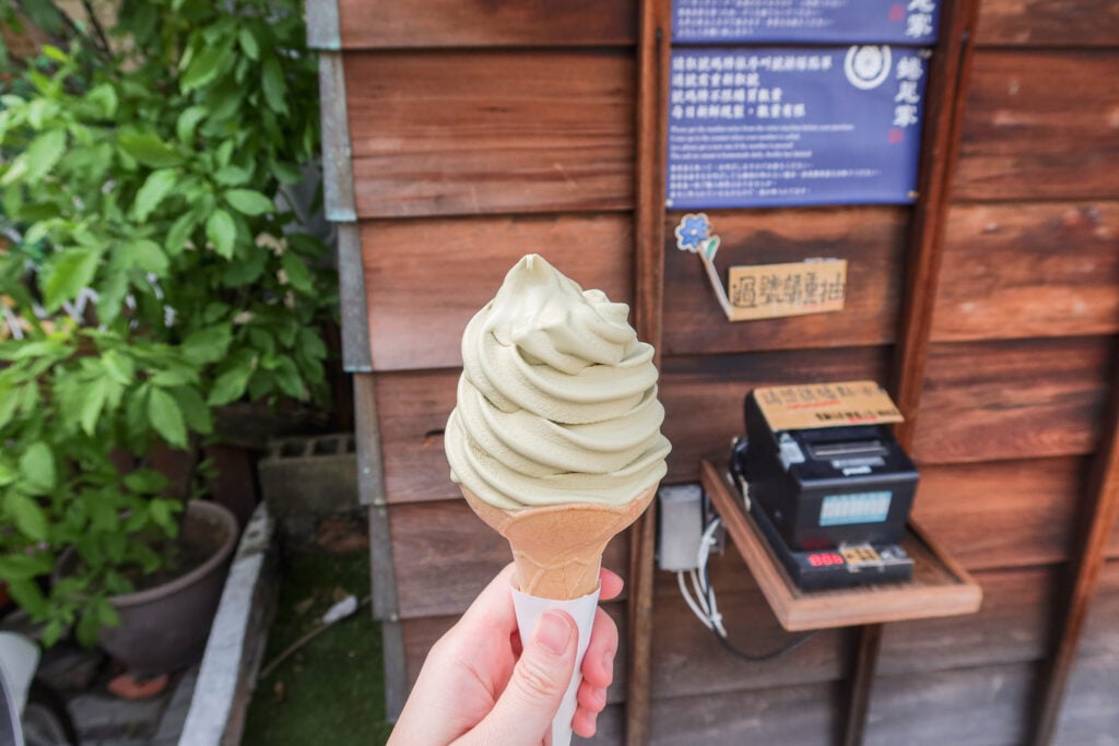 蜷尾家 甘味処 咬一口的琥珀烏龍霜淇淋