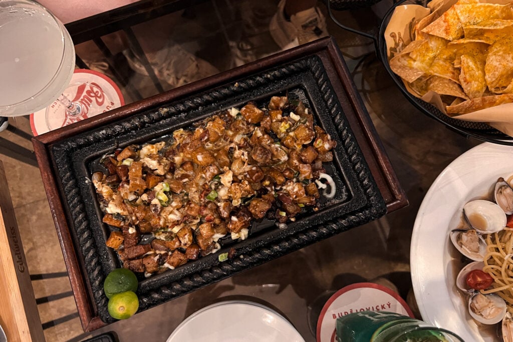 AWT Bistro下班後餐酒館 拌好的菲律賓西西格五花肉豆腐