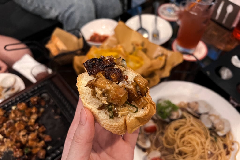 AWT Bistro下班後餐酒館 菲律賓西西格配上麵包