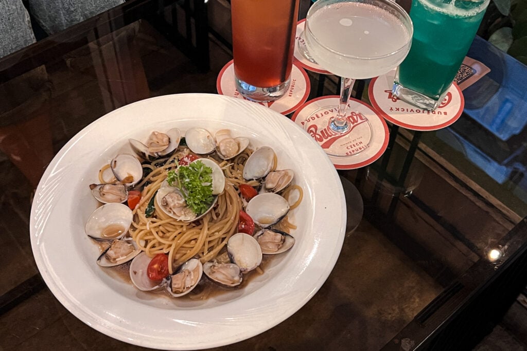 AWT Bistro下班後餐酒館 蛤蜊義大利麵擺盤好看