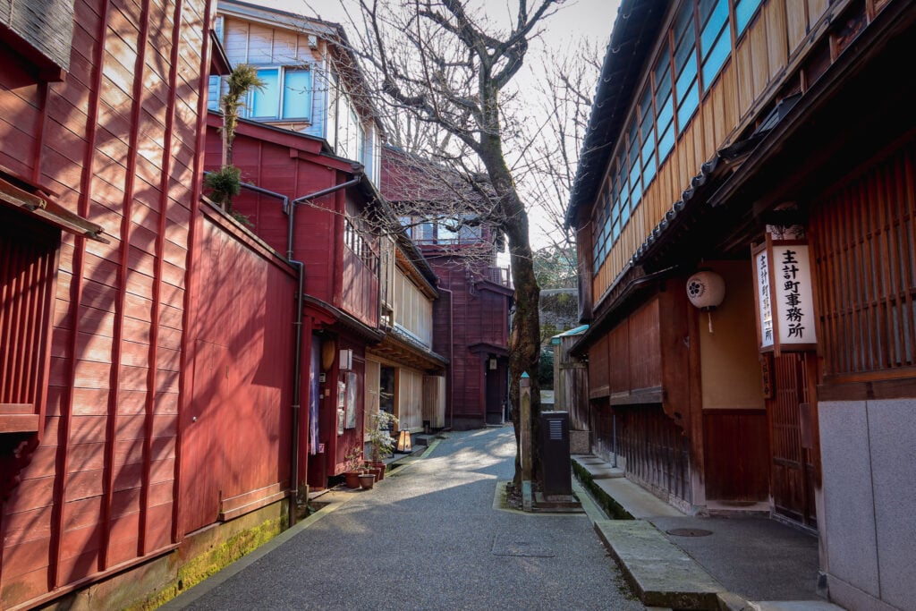 主計町茶屋街 主計町事務所再過去就是暗坂