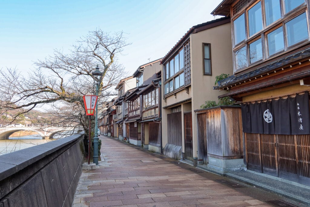 主計町茶屋街 沿著淺野川河岸漫步