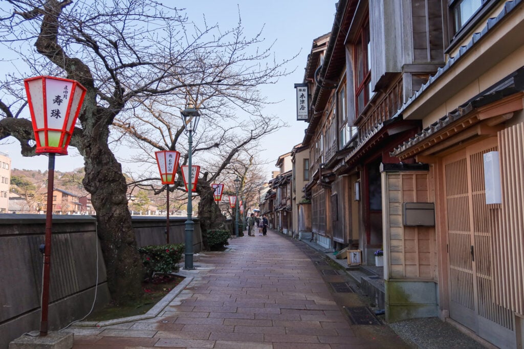 主計町茶屋街 漫步在河川旁的感覺