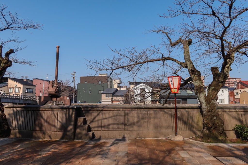 主計町茶屋街 隔著淺野川的對面就是東茶屋街