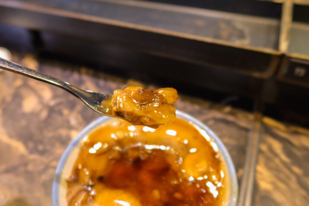 富盛號 挖一口的碗粿近拍