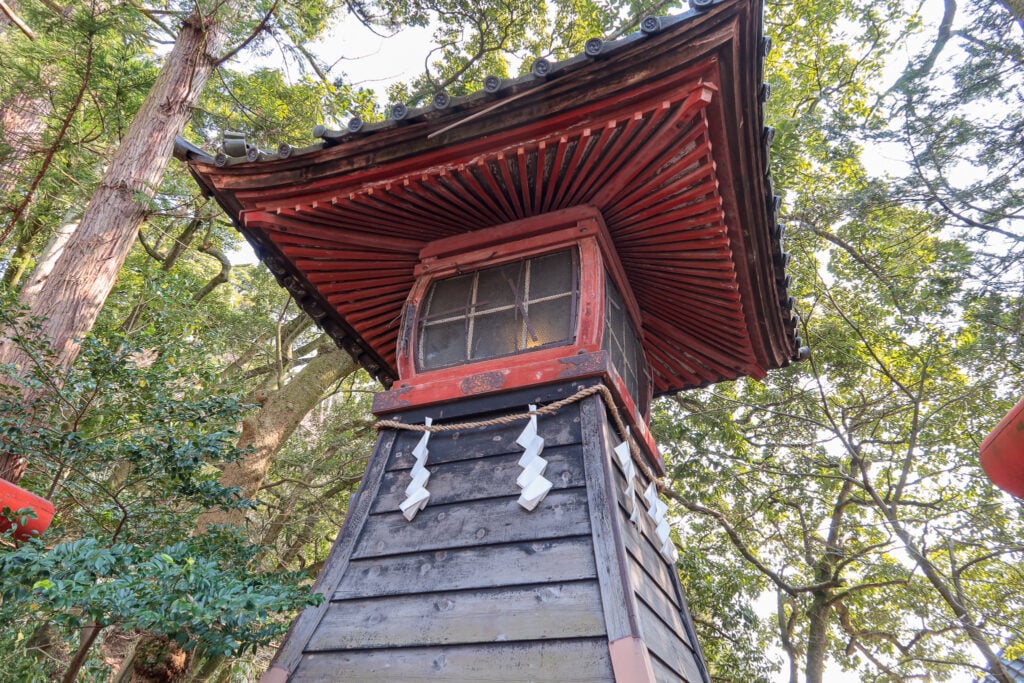 石浦神社 常夜燈台