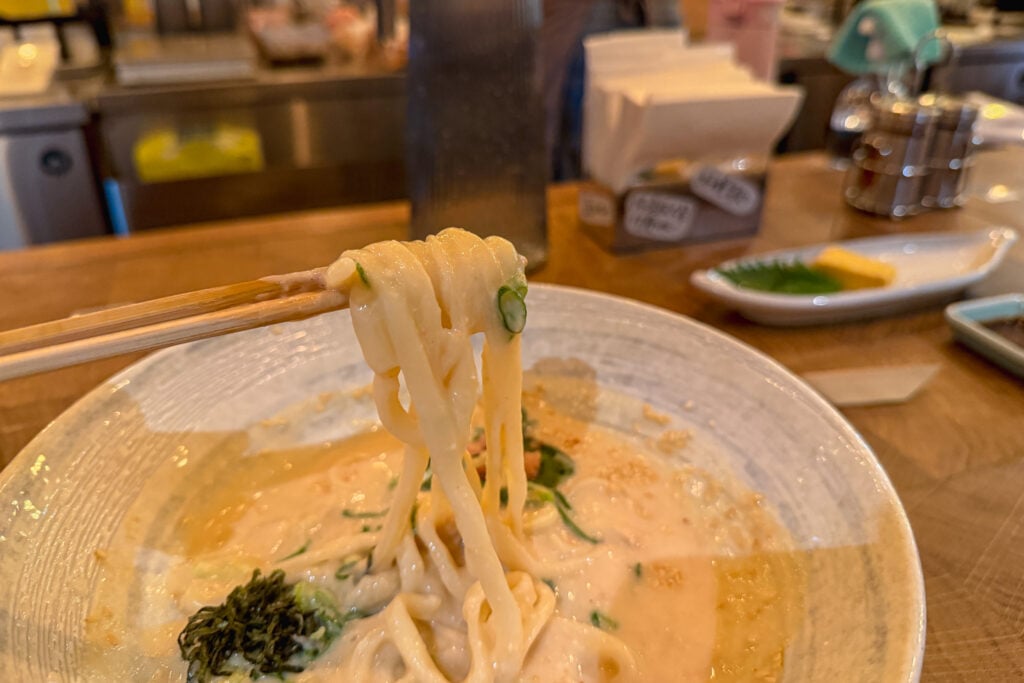 切麥狐狸 烏龍麵專賣店 夾一口明太子白醬烏龍麵