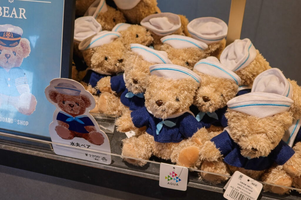 山下公園 冰川丸紀念品店販售的水手泰迪熊