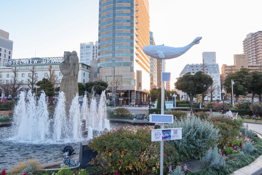 山下公園 水之守護神旁的鯨魚