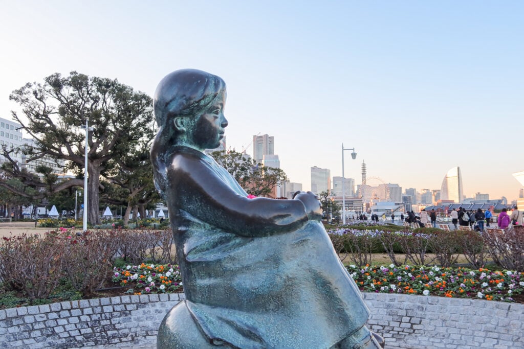 山下公園 紅鞋女孩雕像近照