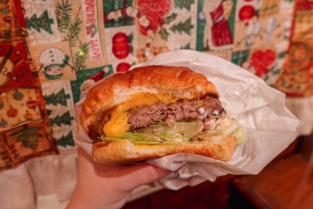 橫濱 codies 漢堡 牛肉起司漢堡剖面