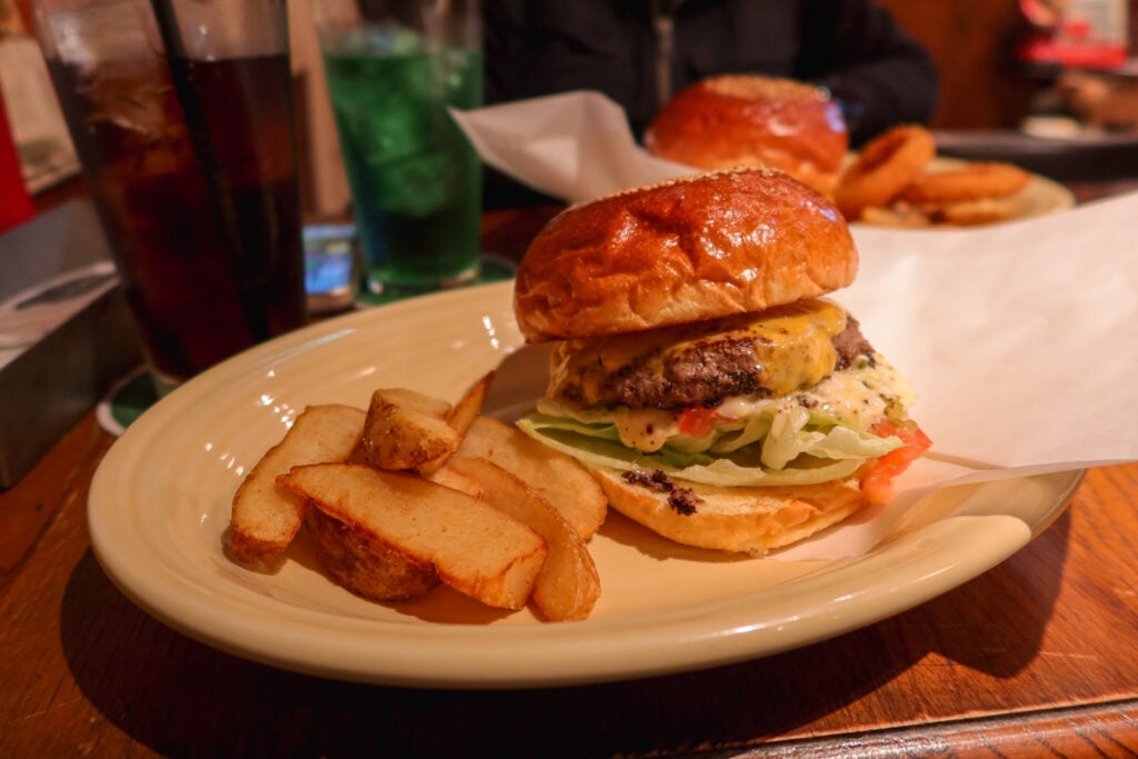 橫濱 codies 漢堡 牛肉起司漢堡＆薯條