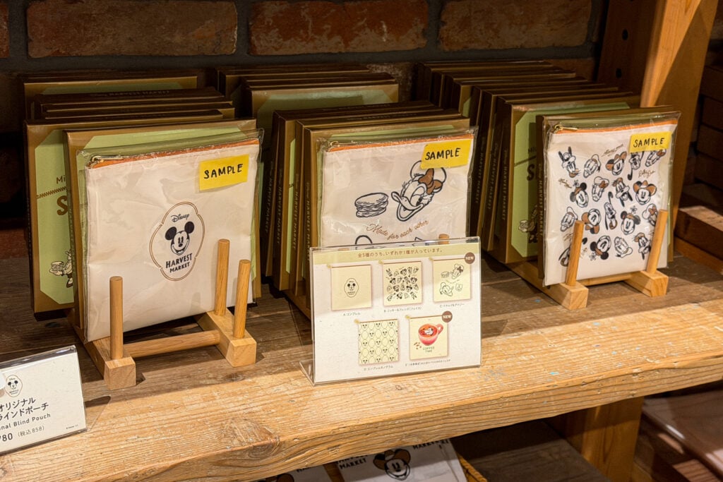 橫濱紅磚倉庫 Disney HARVEST MARKET by CAFE COMPANY 隨機拉鏈小方包盲盒